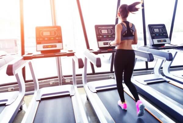 how to choose a gym treadmill woman running sun